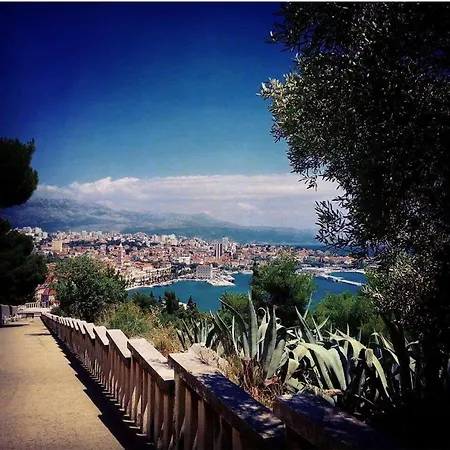 Toby Apartment Split