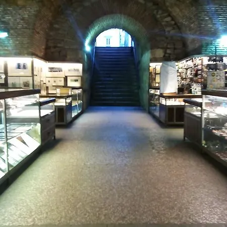 Toby Apartment Split