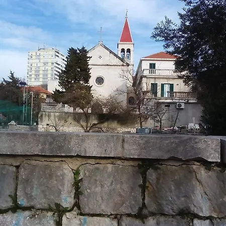 Toby Apartment Split